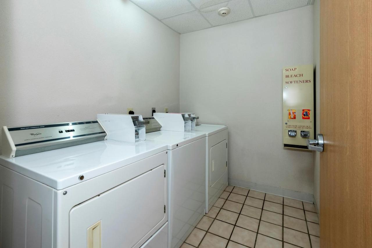 圣罗伯特伦纳德伍德堡红顶酒店 外观 照片